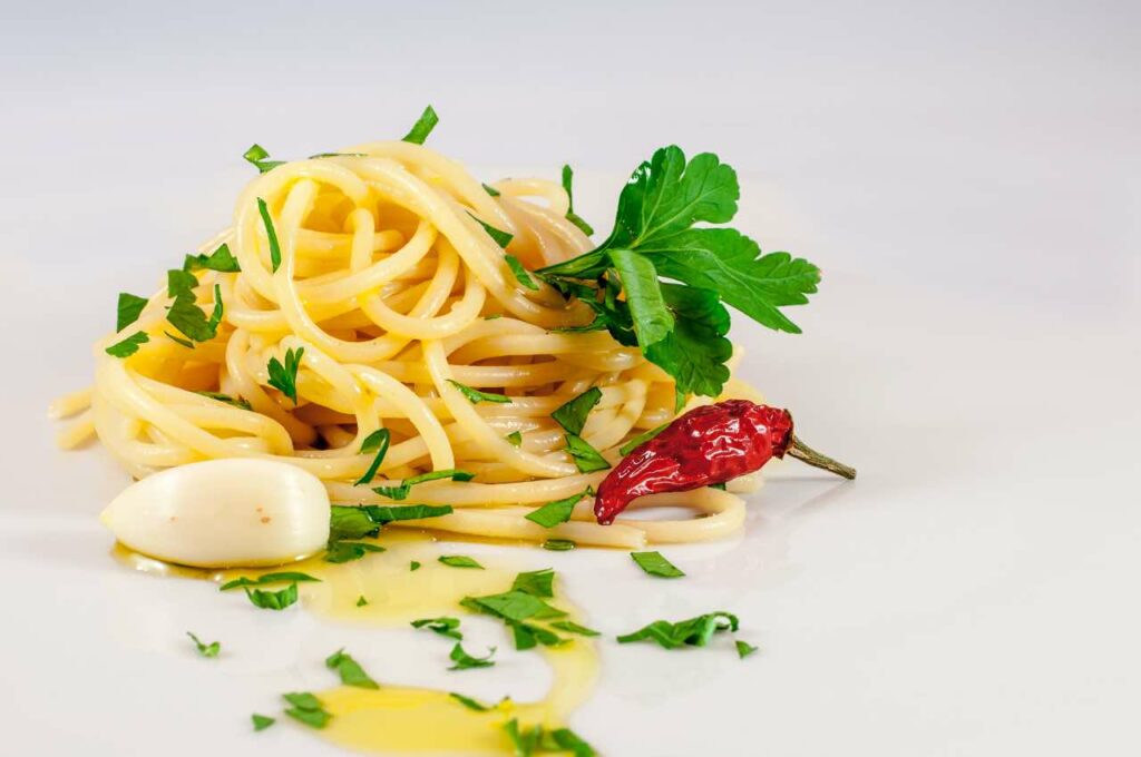 Pasta aglio e olio e peperoncino cremosa: la ricetta