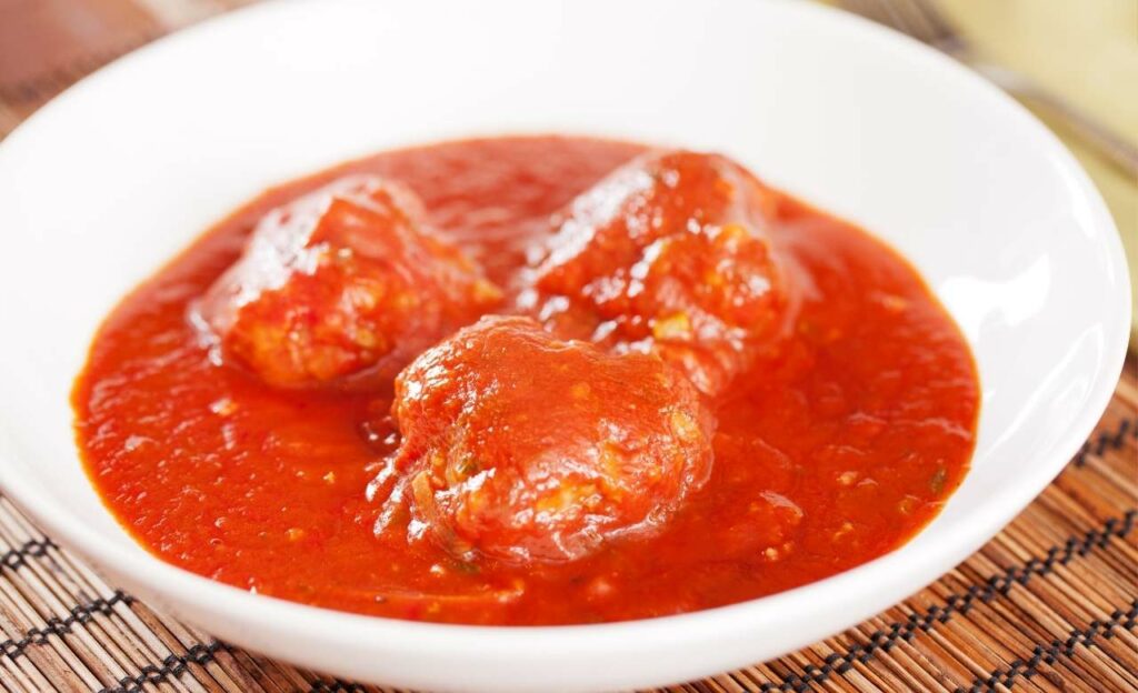 Polpette pane sugo: ricetta perfetta senza carne né frittura