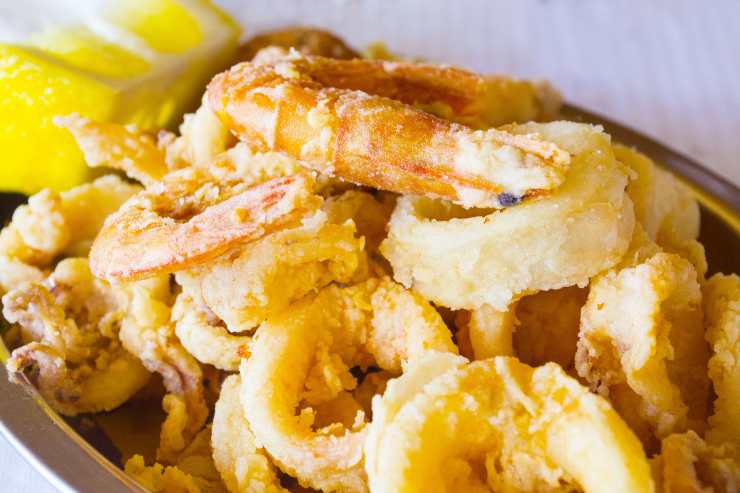 Calamari e gamberi fritti