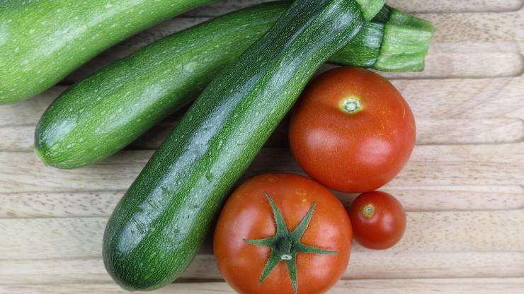 pomodori ripieni zucchine mozzarella