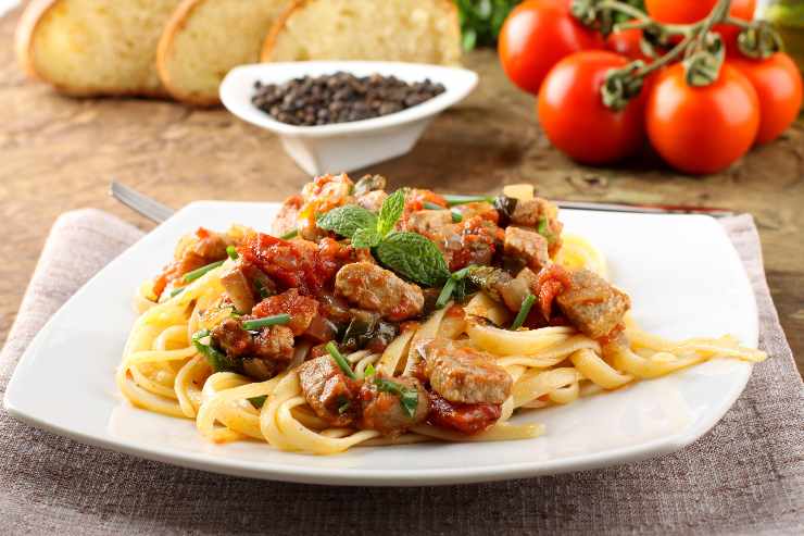 pasta con prugne e tonno