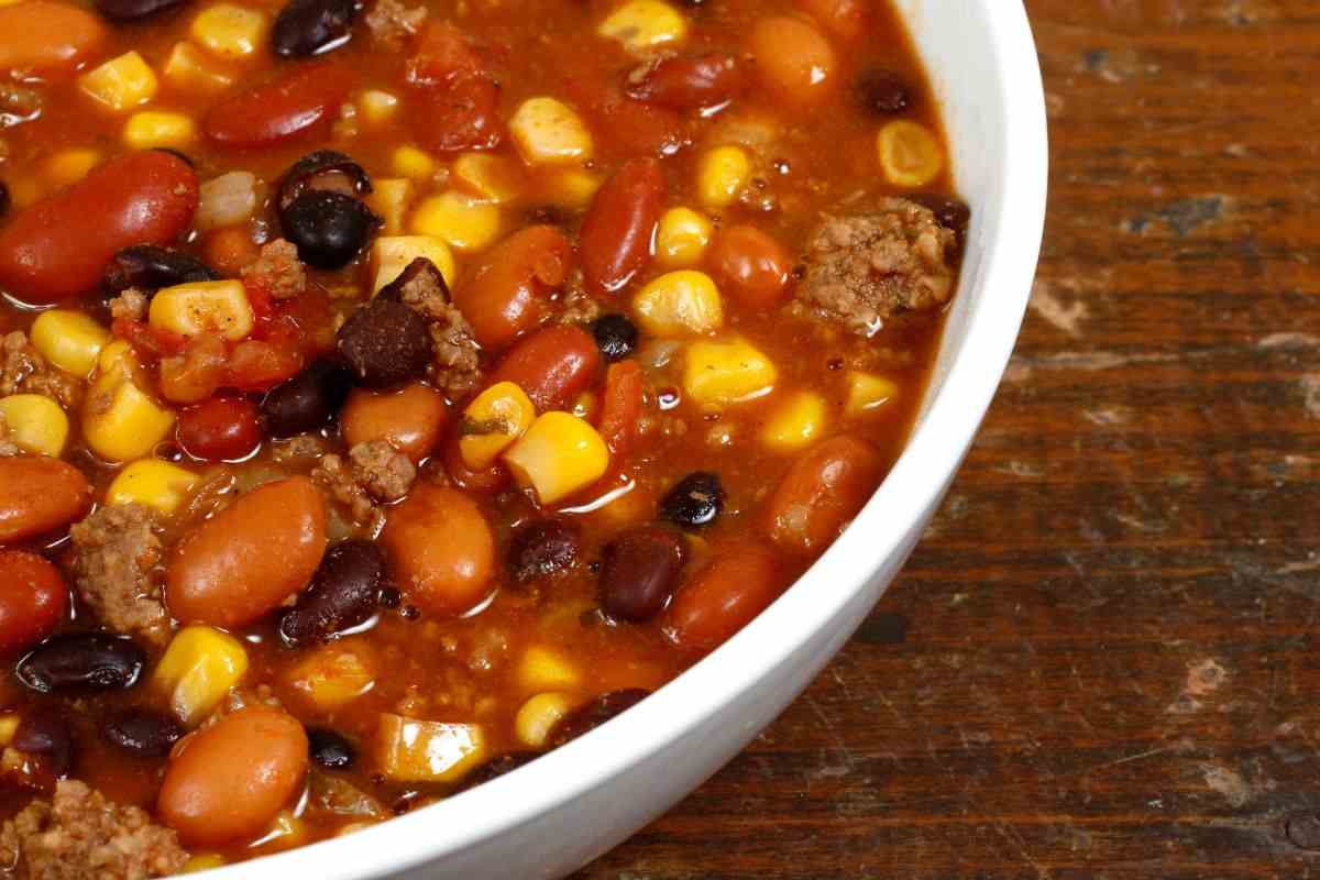 Fagioli con sugo olive e carne