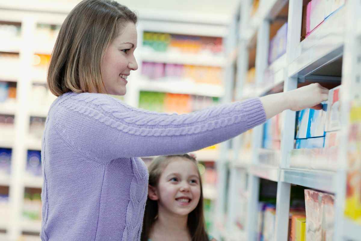 Mamma e figlia fanno spesa